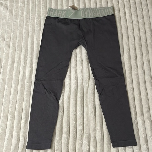Gymshark Pants - Gymshark Cropped Legging | Size Small